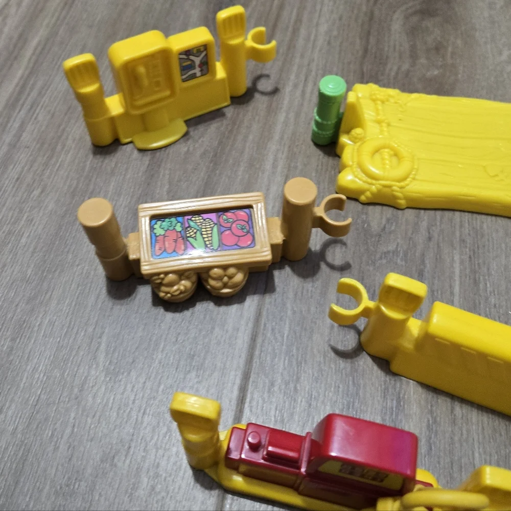 Mixed Lot of 9 fisher price little people assessories Farmer market stand